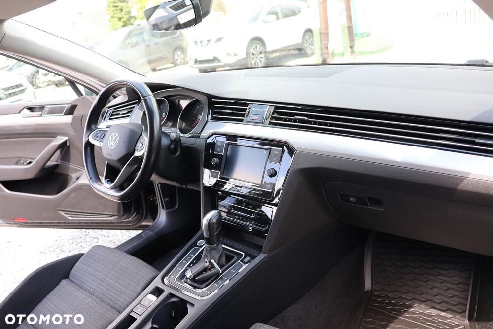 Volkswagen Passat Variant 2.0 TDI EVO Elegance DSG - 10