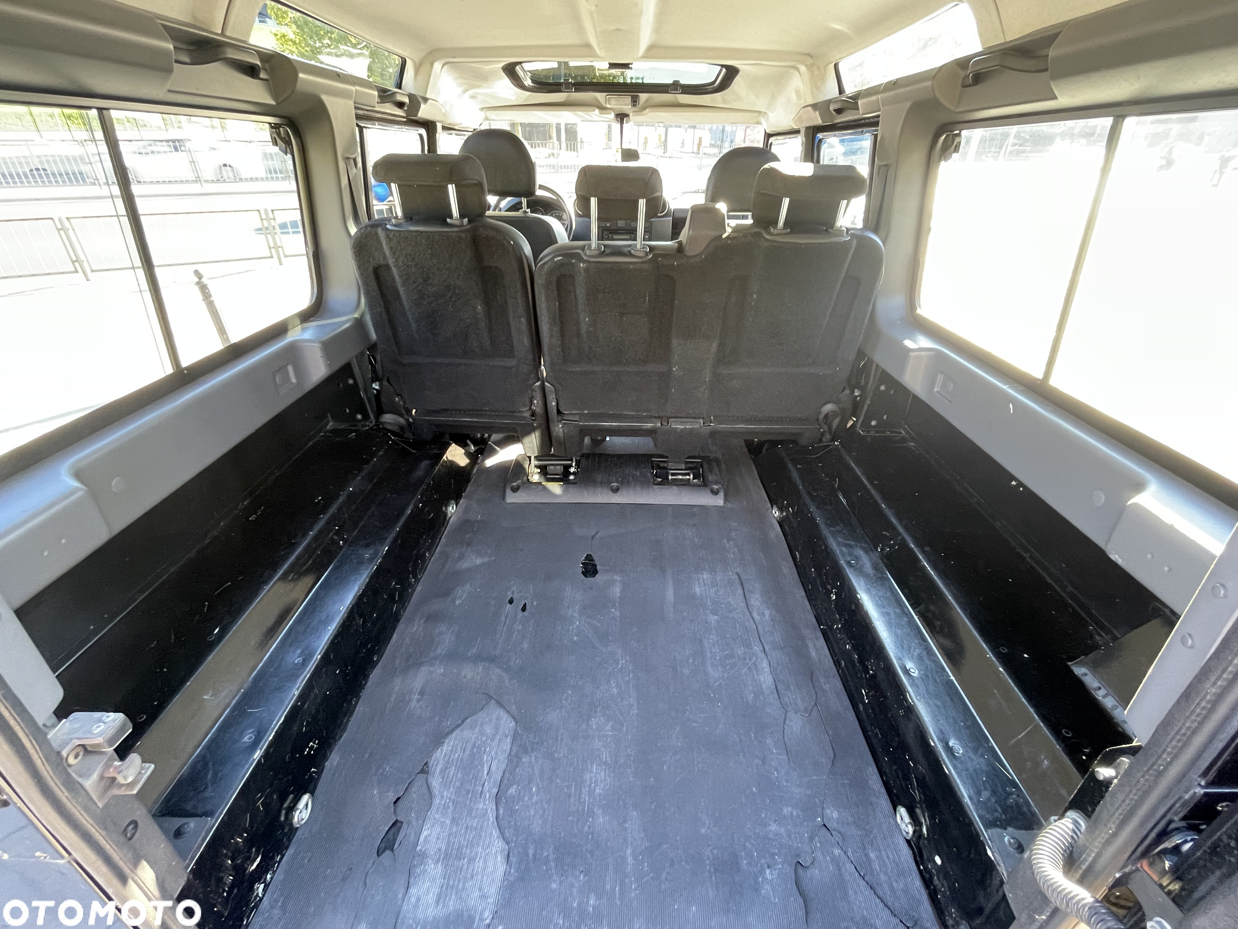 Land Rover Defender 110 2.2 TD4 SE - 24