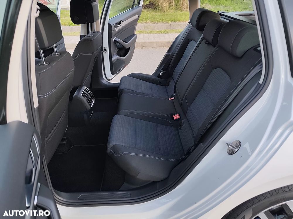 Volkswagen Passat - 22