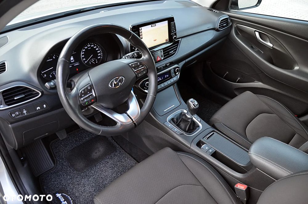 Hyundai i30 1.4 T-GDI Family+ - 13