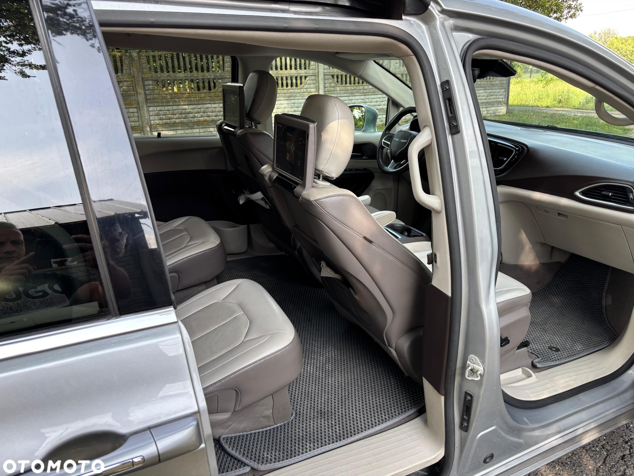 Chrysler Pacifica - 27