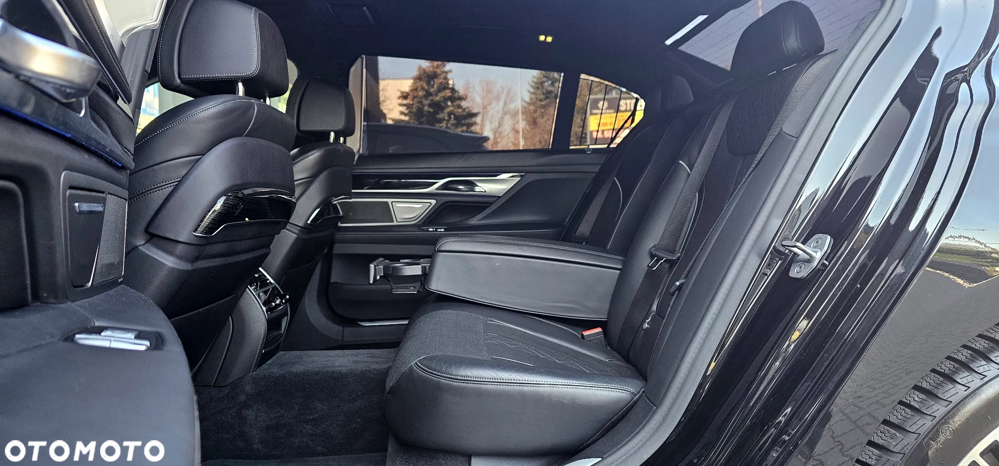 BMW Seria 7 750i xDrive - 27