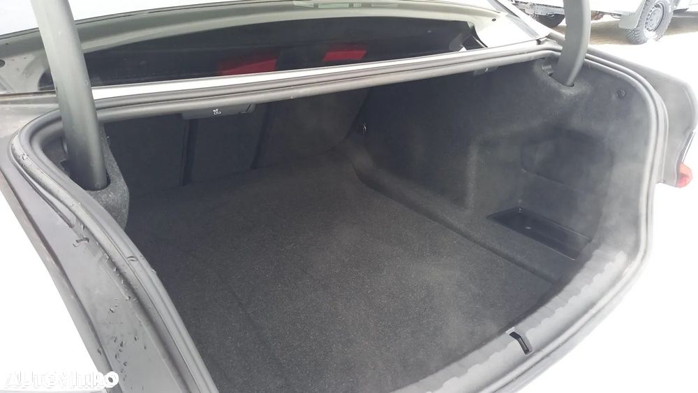 BMW Seria 3 320i Aut. Edition M Sport Shadow - 25