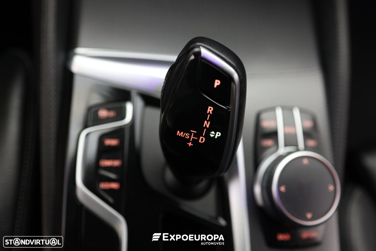 BMW 520 d Pack Desportivo M Auto - 30