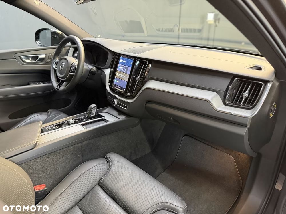 Volvo XC 60 B4 D AWD Ultimate Dark - 9