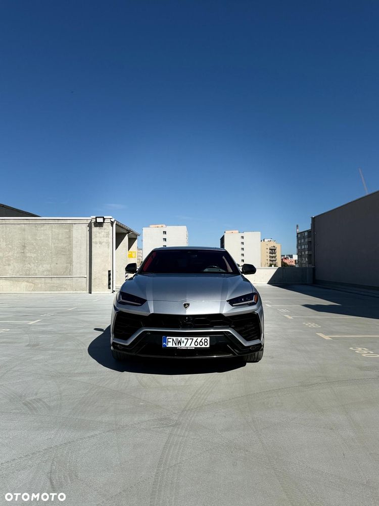 Lamborghini Urus - 1