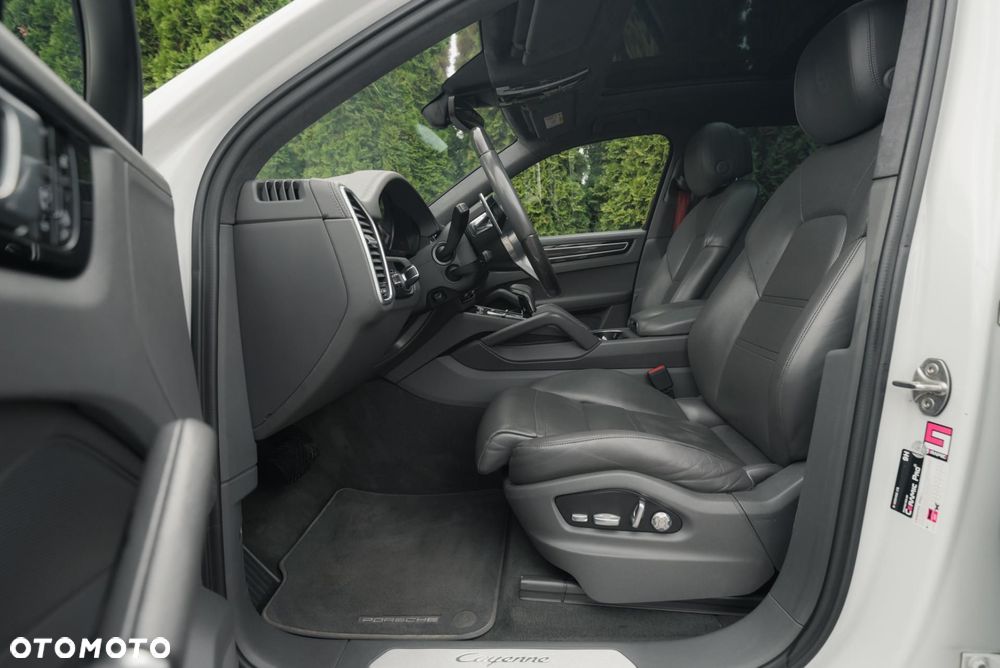 Porsche Cayenne Standard - 15