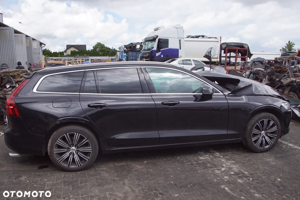Auto na części - Volvo V60 II 2.0 D4 190 KM D4204T14 TG-81SC 717 2020R Silnik Skrzynia Drzwi Błotnik Zderzak Lampa Lusterko Klamka Szyba Deska Kokpit Sterownik Moduł Czujnik Licznik Wyświetlacz Panel Kierownica - 3