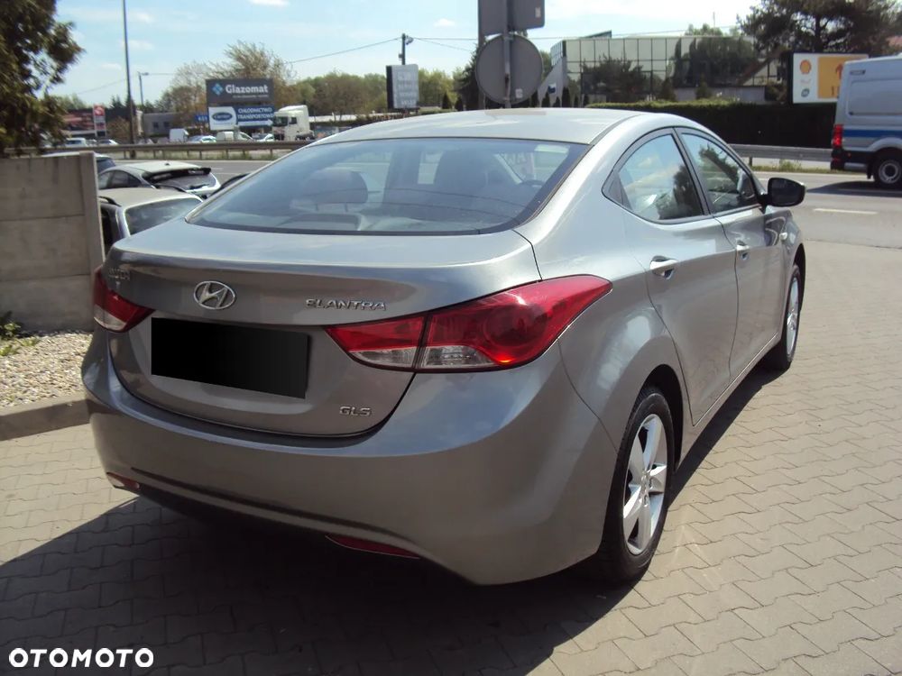 Hyundai Elantra 1.6 Comfort - 1