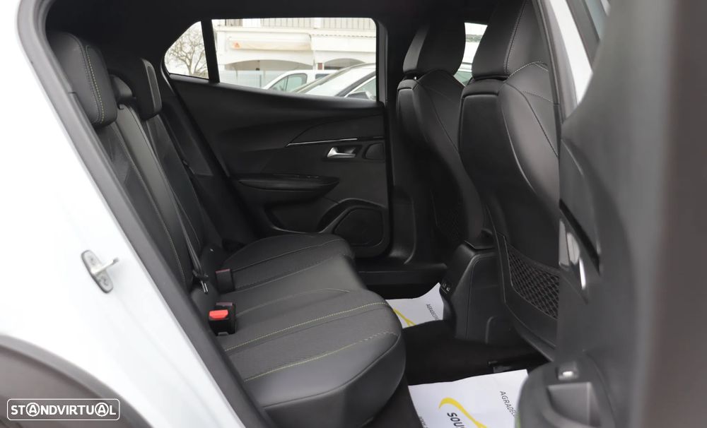 Peugeot 2008 PureTech 130 EAT8 GT - 15