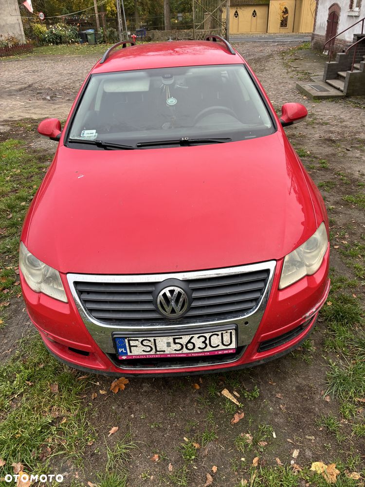 Volkswagen Passat - 1