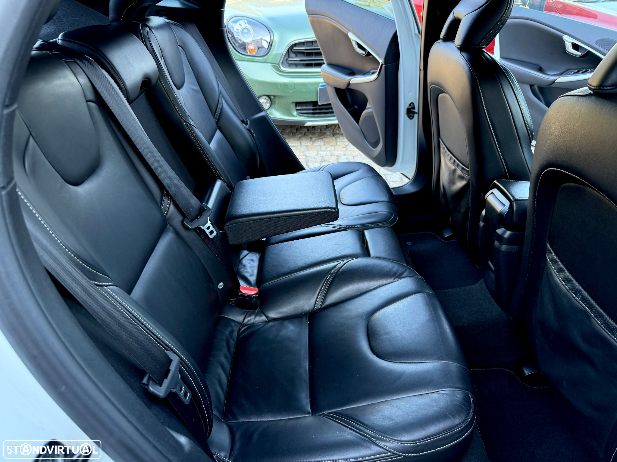 Volvo V40 1.6 D2 R-Design - 45