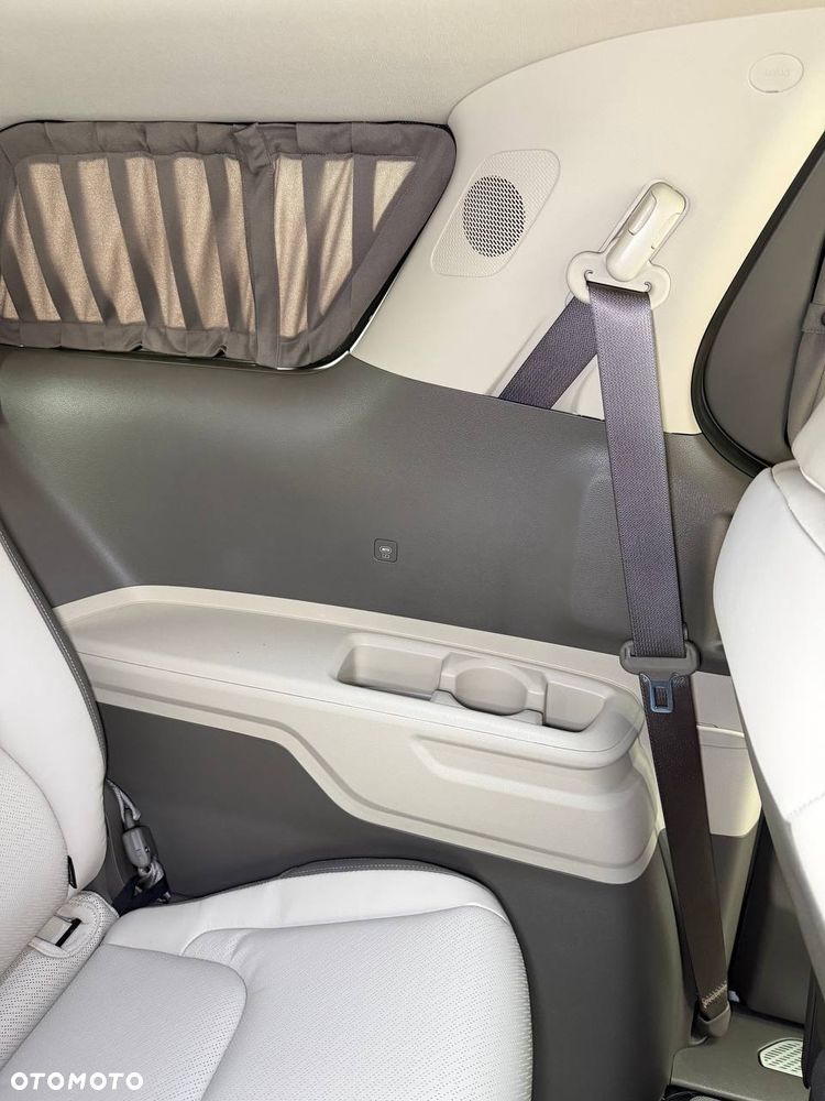 Kia Carnival - 27