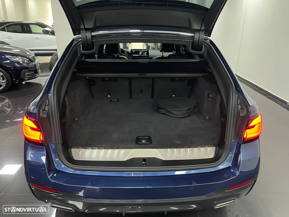 BMW 530 e Pack Desportivo M - 27
