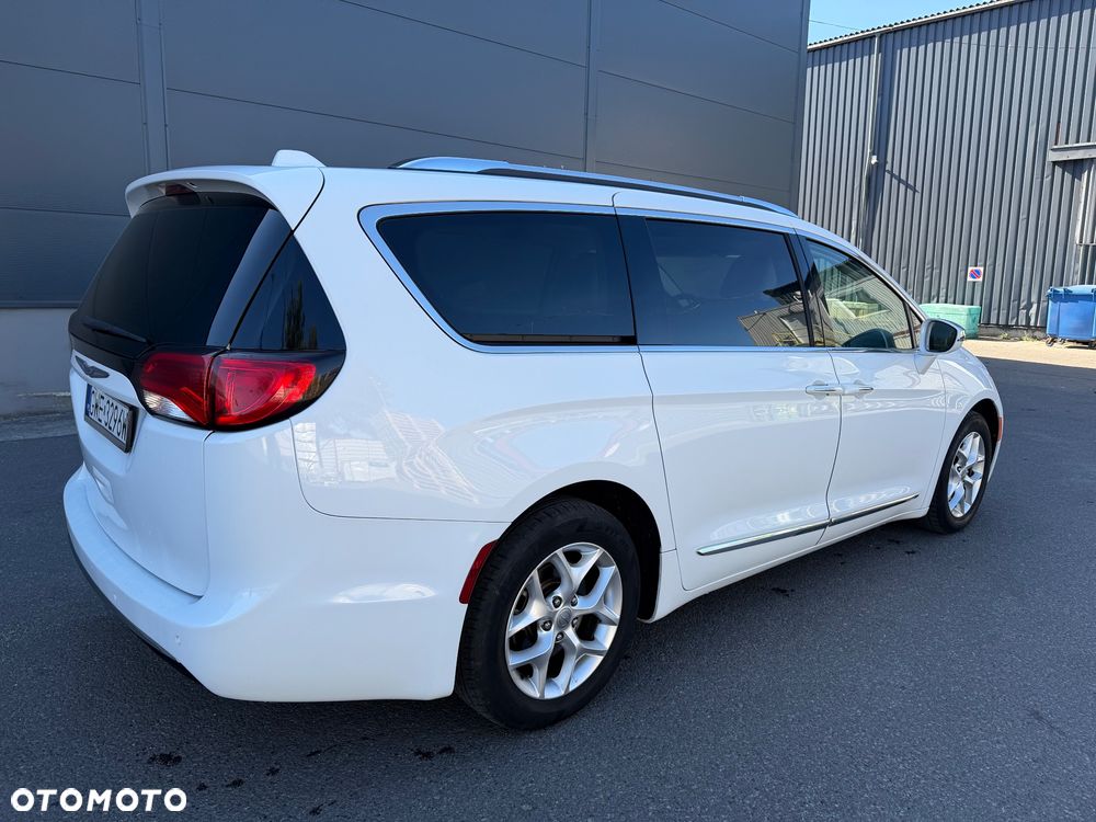 Chrysler Pacifica - 21