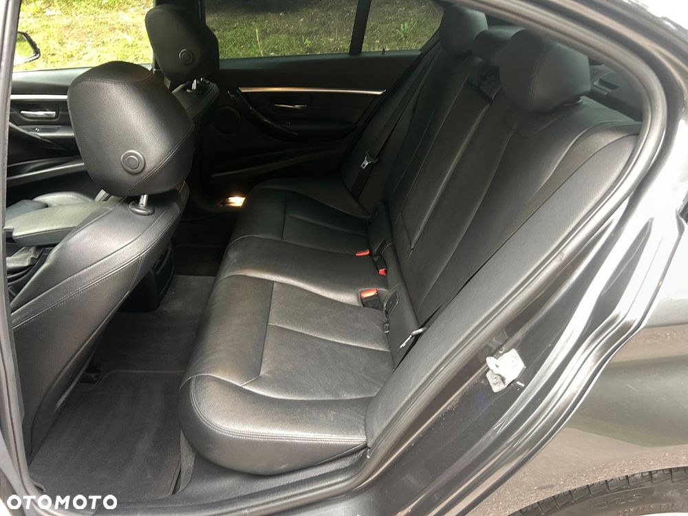 BMW Seria 3 330i Edition M Sport Shadow - 9