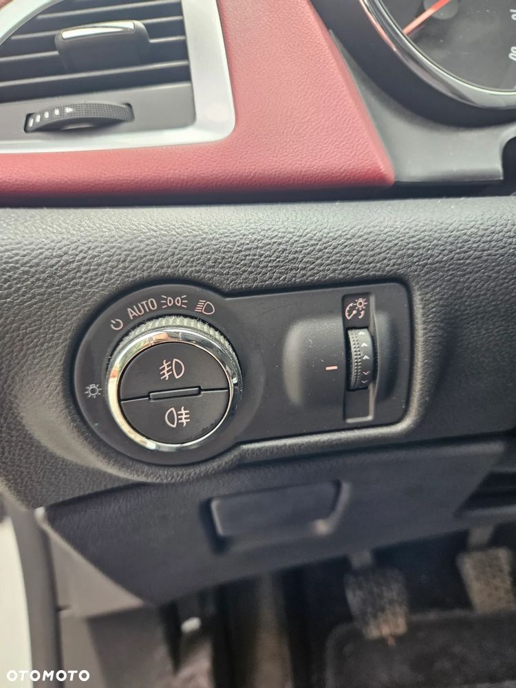 Opel Astra IV GTC 1.4 T Sport S&S EU6 - 16