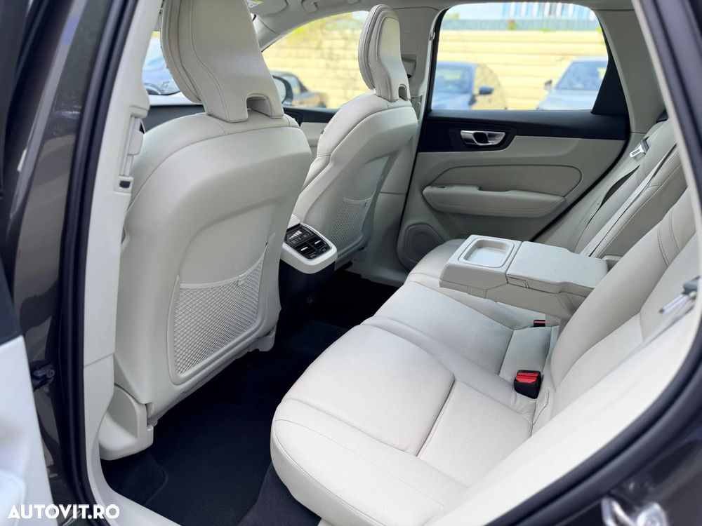 Volvo XC 60 B4 D AWD Geartronic Momentum Pro - 9