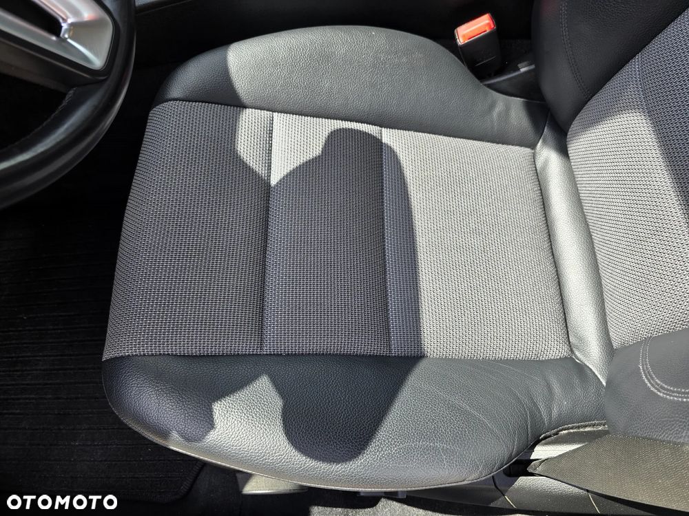 Mercedes-Benz Klasa C 180 CGI Automatik BlueEFFICIENCY SPORT EDITION - 23