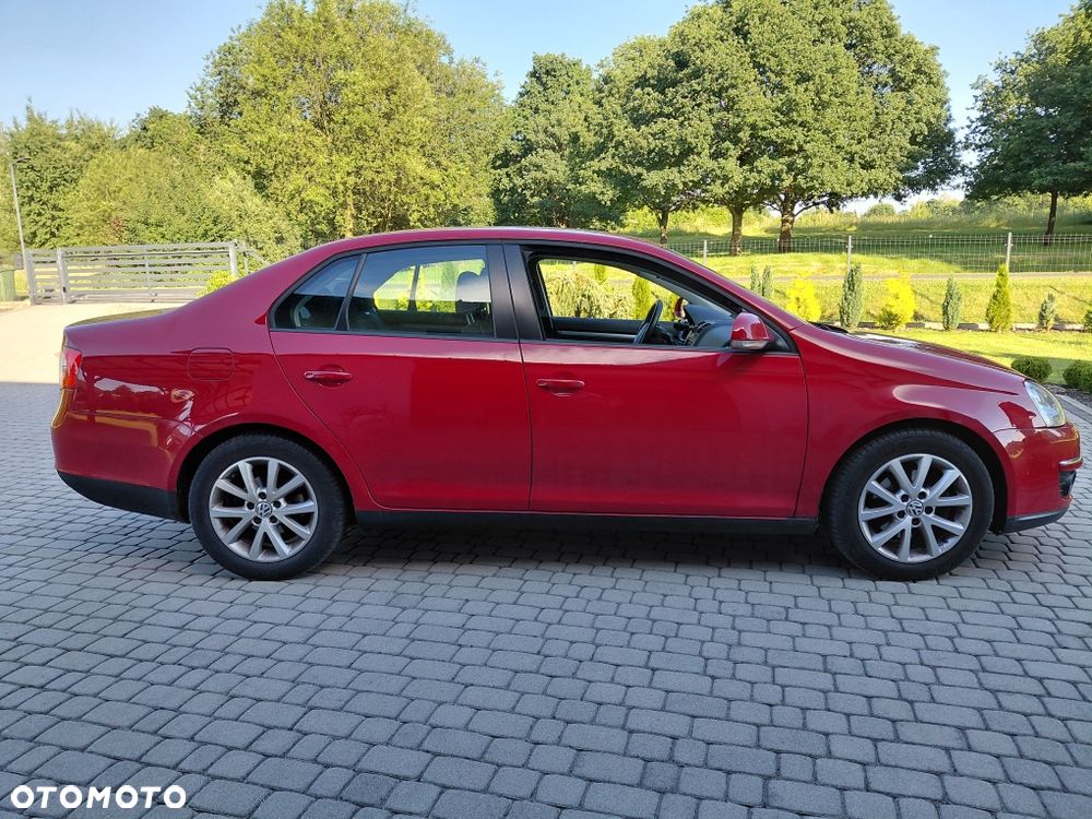 Volkswagen Jetta - 3