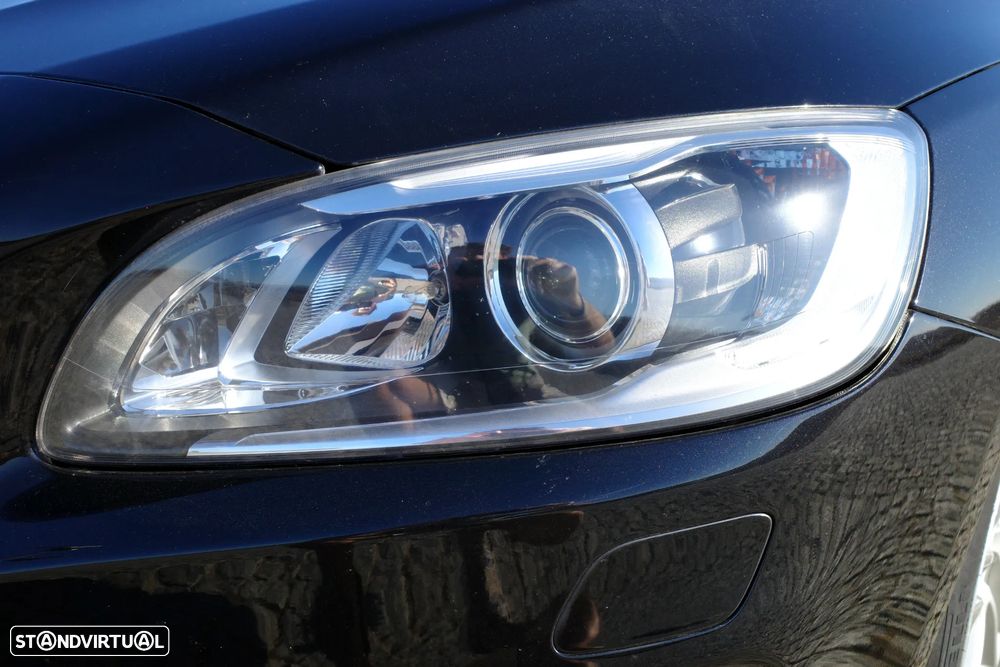 Volvo V60 D6 Plug-In-Hybrid AWD Geartronic Summum - 4