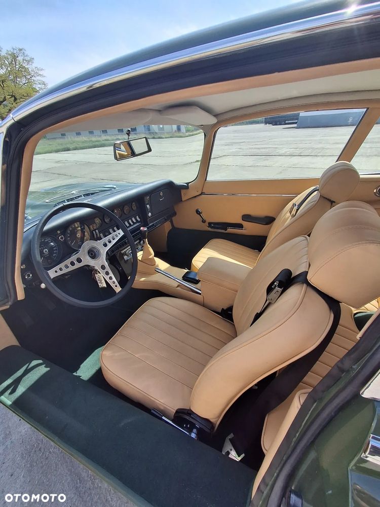 Jaguar E-Type - 8