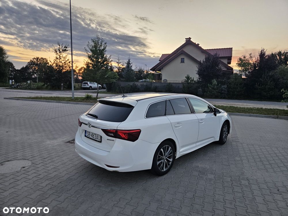 Toyota Avensis 1.8 Premium MS - 3