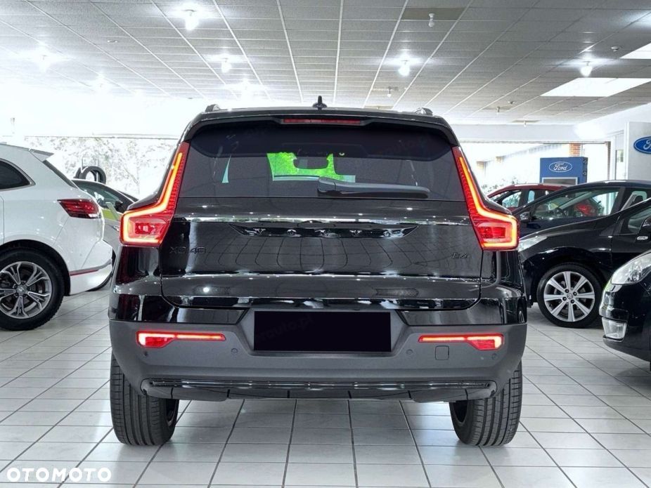 Volvo XC 40 B4 Ultra Black Edition - 3