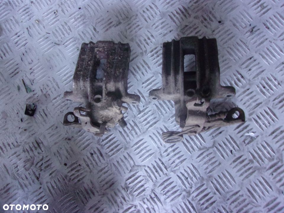 ZACISK HAMULCOWY TYŁ LEWY PRAWY AUDI A4 A6 VW B5 Hurt!! - 1