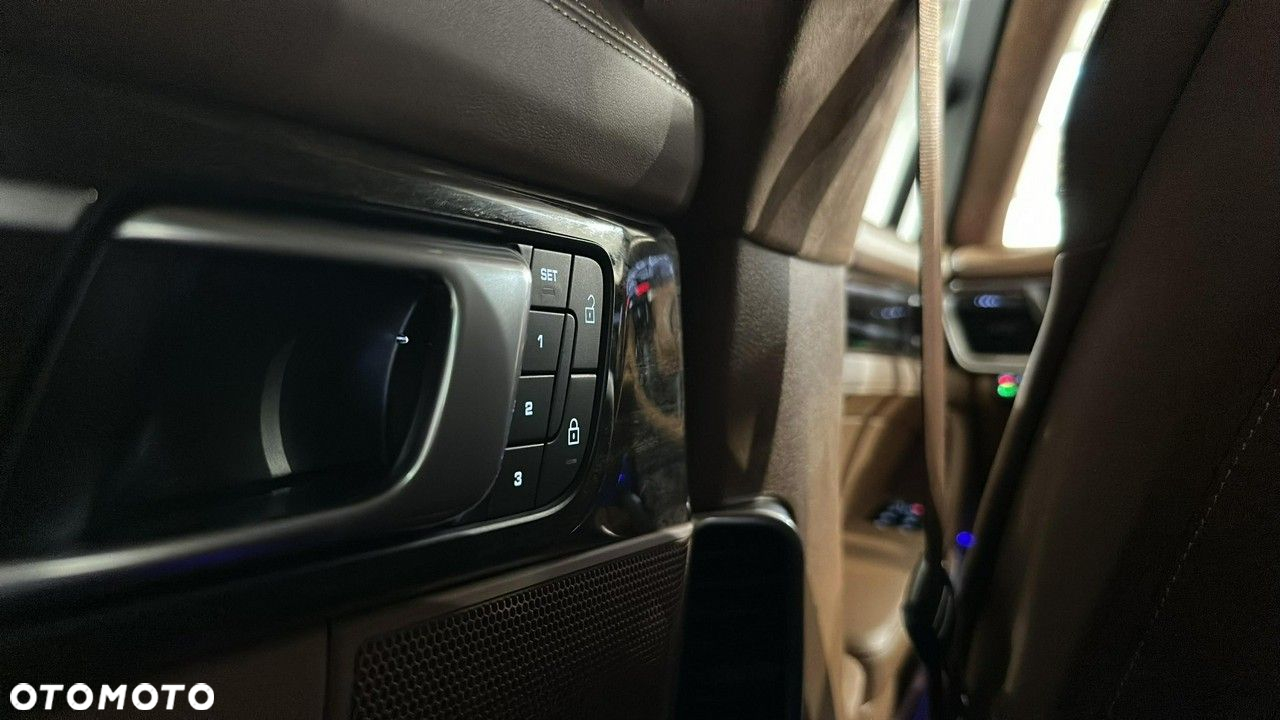 Porsche Panamera - 28