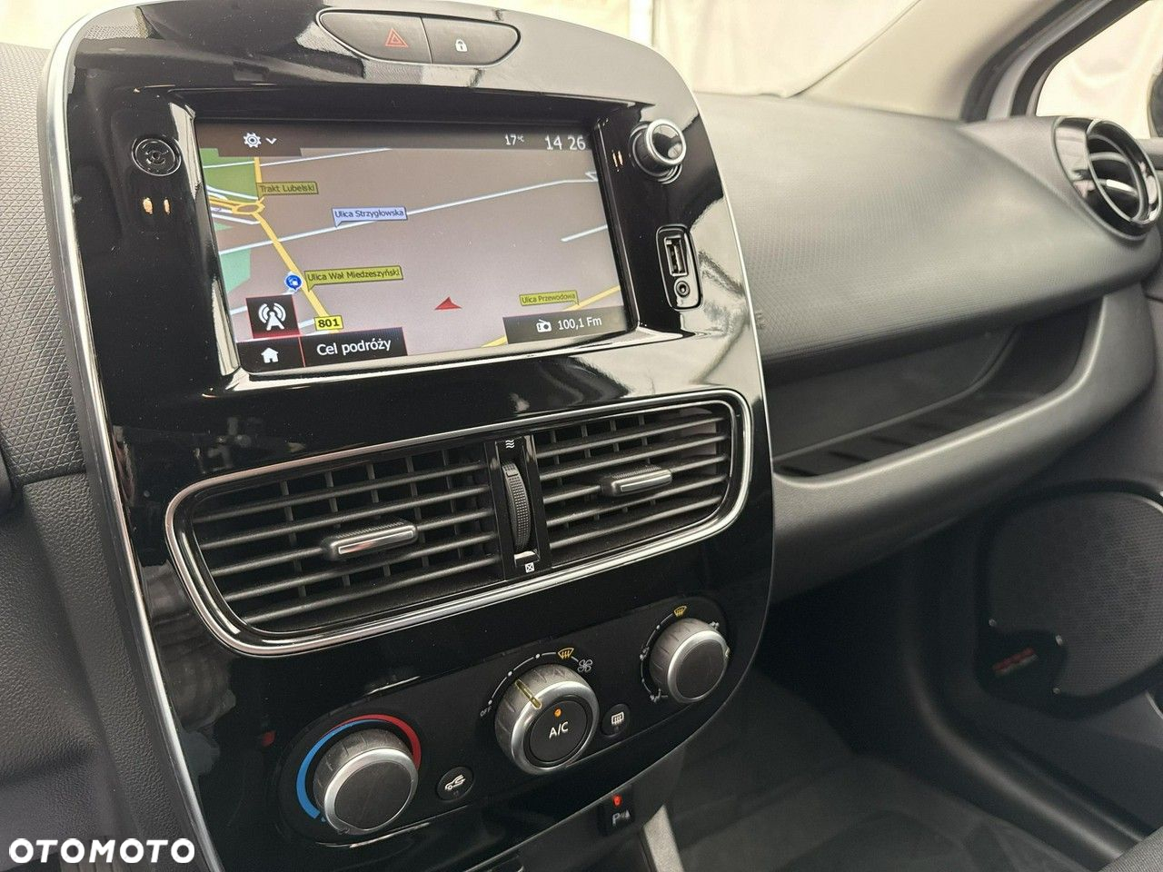Renault Clio - 22