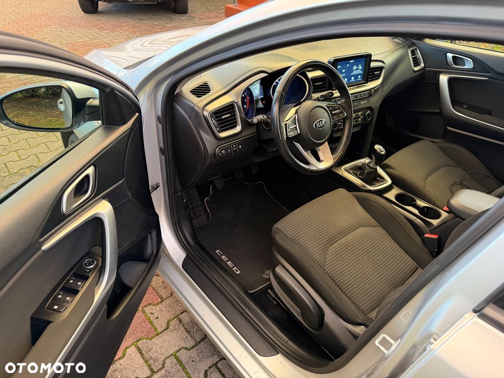 Kia Ceed 1.4 L Business Line Plus - 17