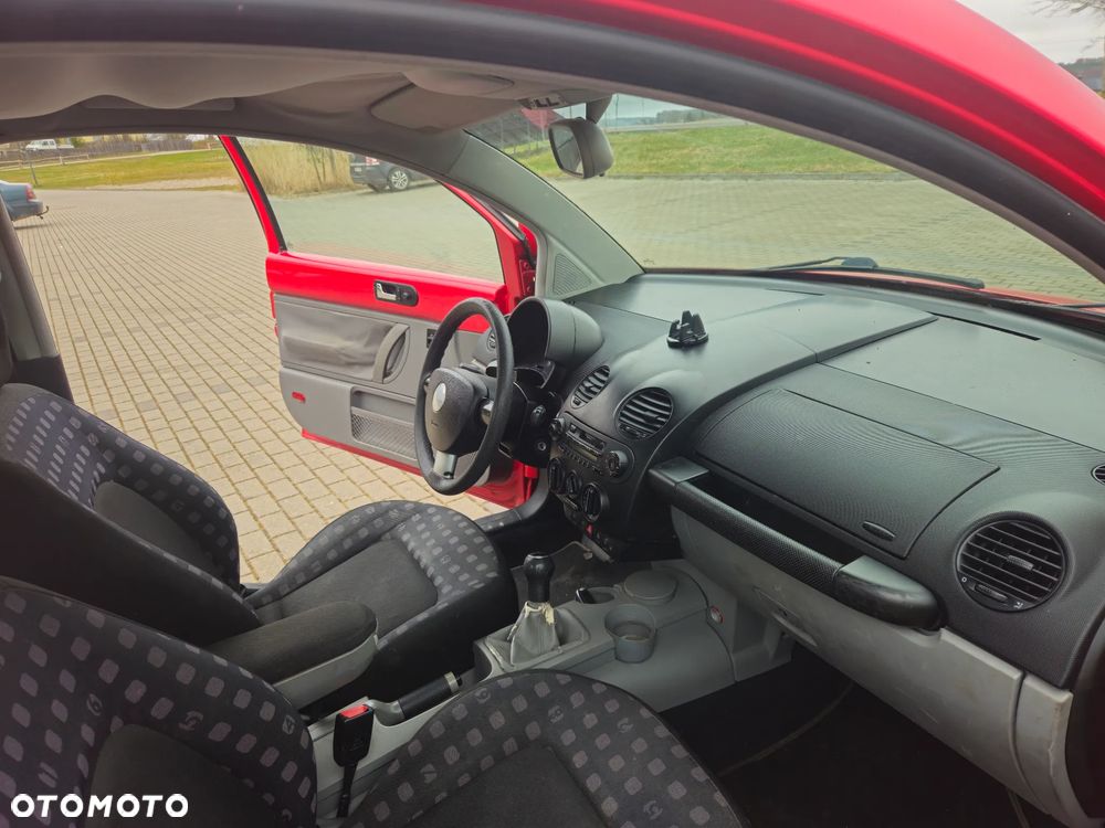 Volkswagen New Beetle - 11