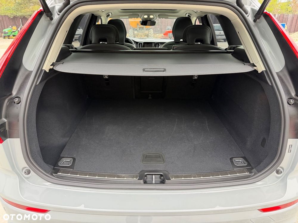Volvo XC 60 B5 B AWD Plus Dark - 8