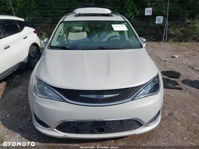 Chrysler Pacifica - 5