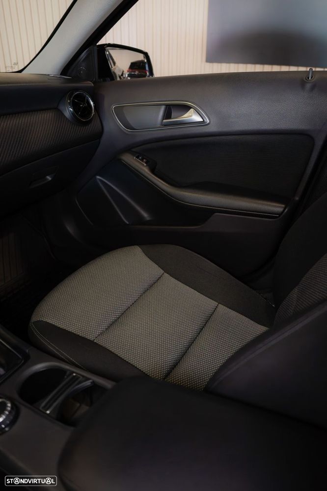 Mercedes-Benz GLA 180 d Style - 31