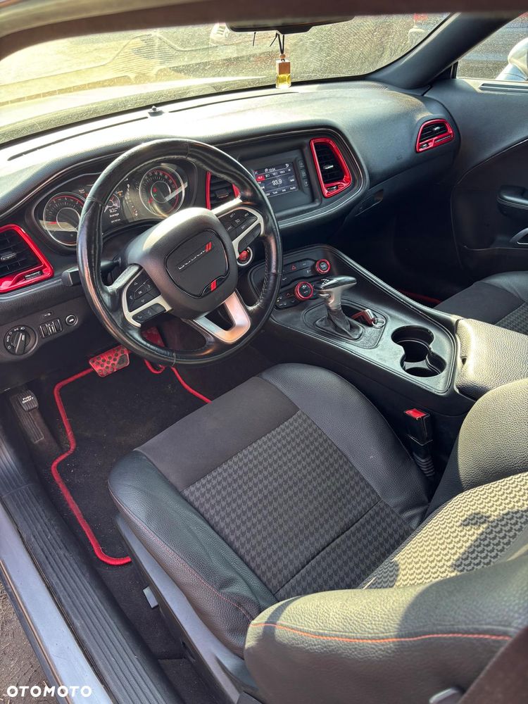Dodge Challenger - 21