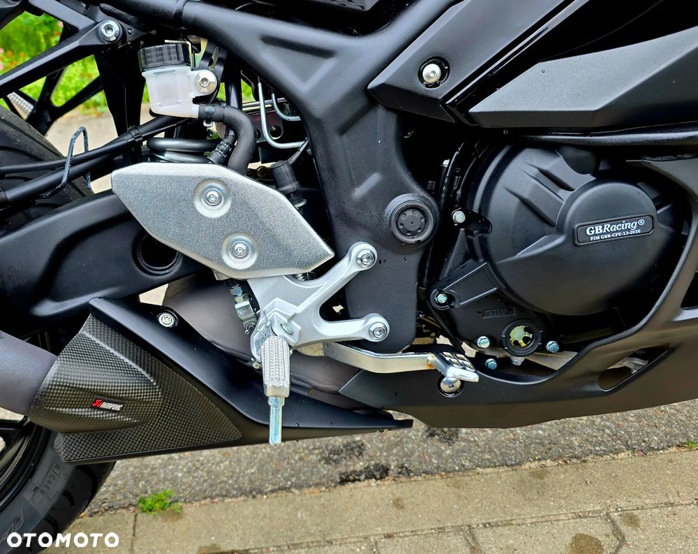 Yamaha R3 - 14