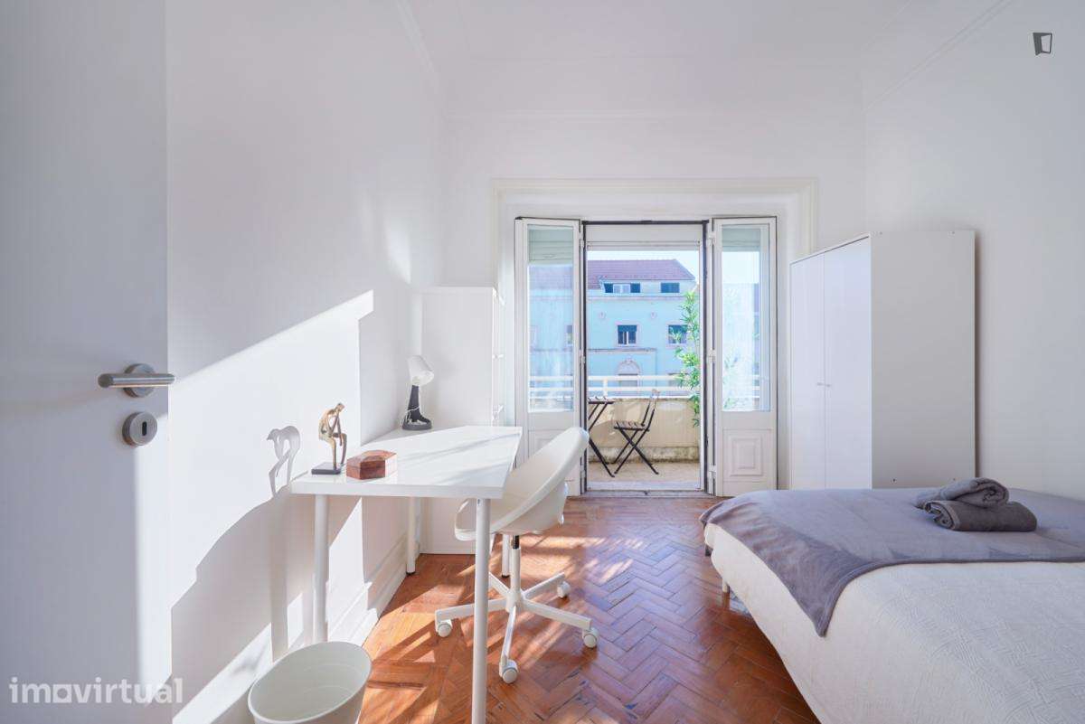 Quarto - localizado em Alameda Lisbon - Grande imagem: 2/28
