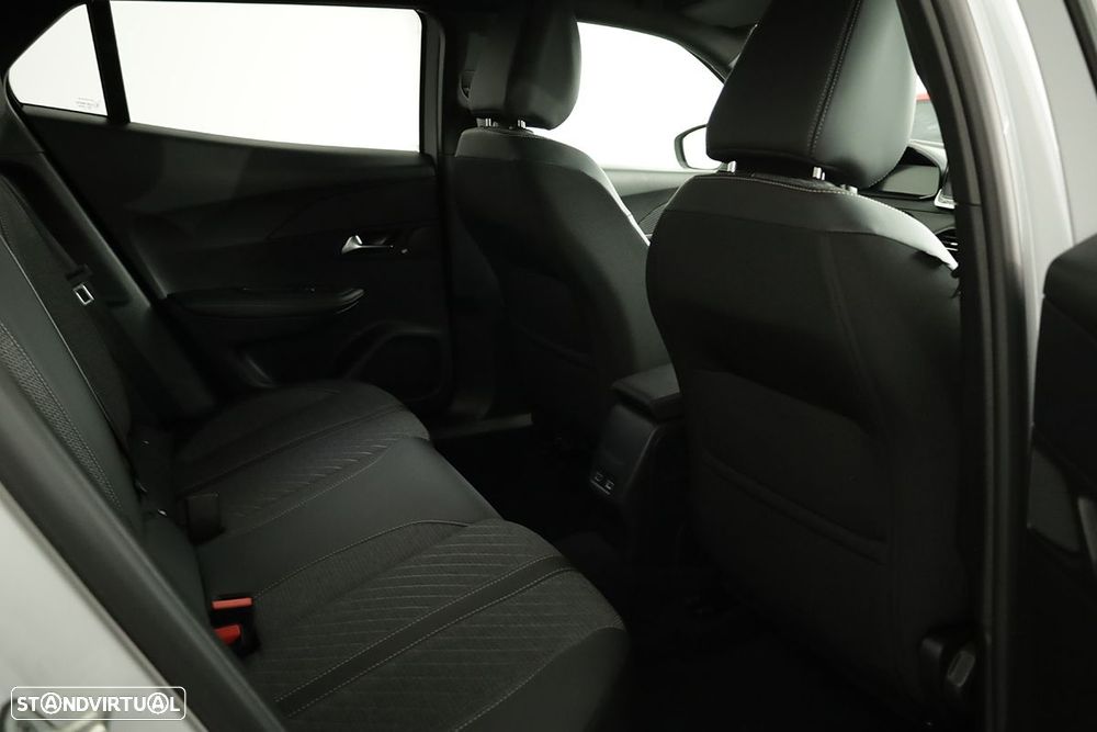 Peugeot 2008 1.2 PureTech Allure EAT8 - 23
