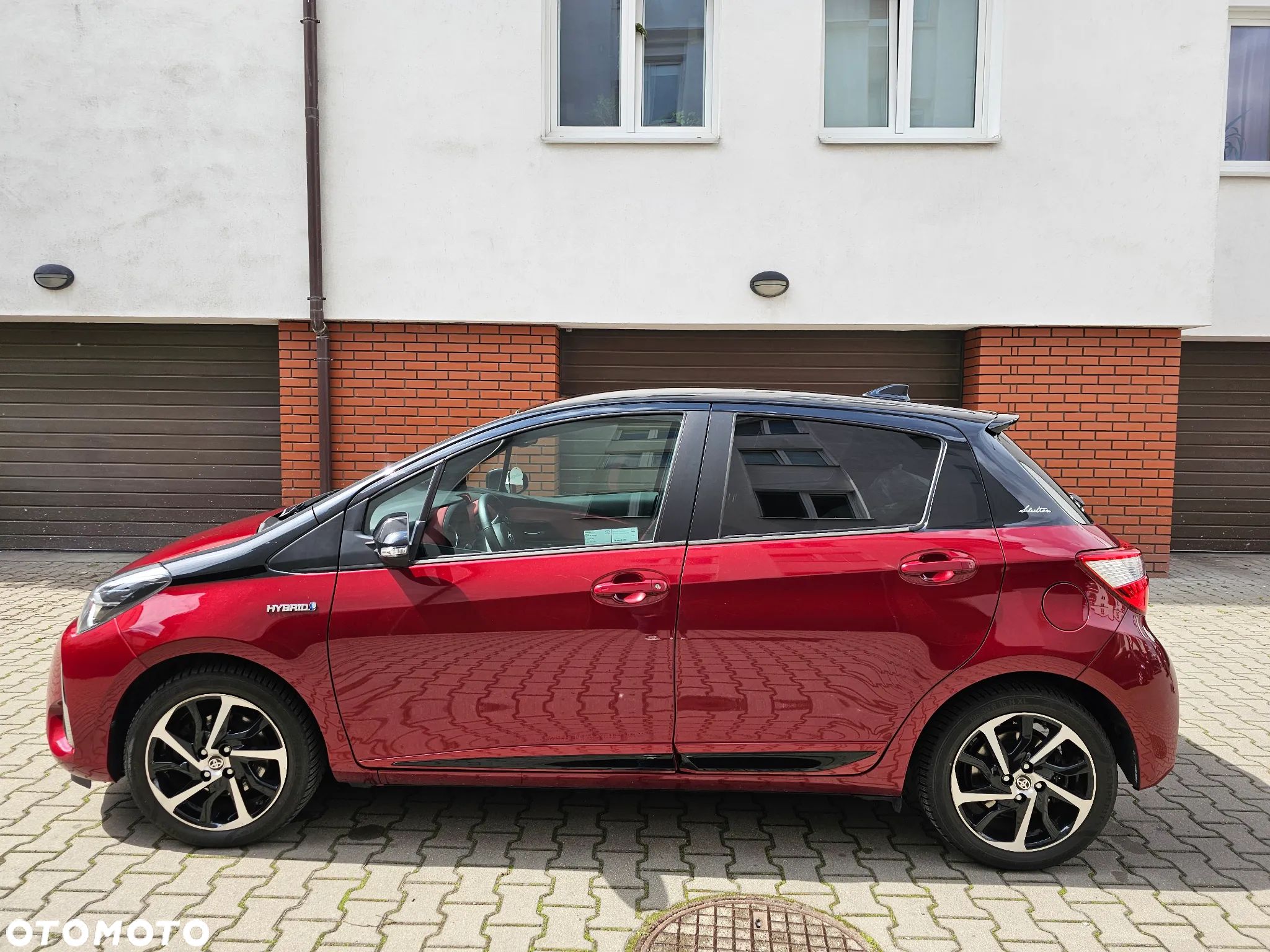 Toyota Yaris Hybrid 100 Selection - 1