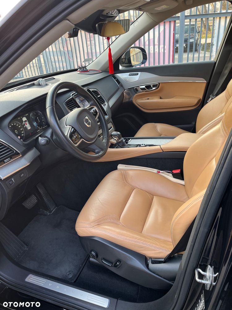 Volvo XC 90 - 8