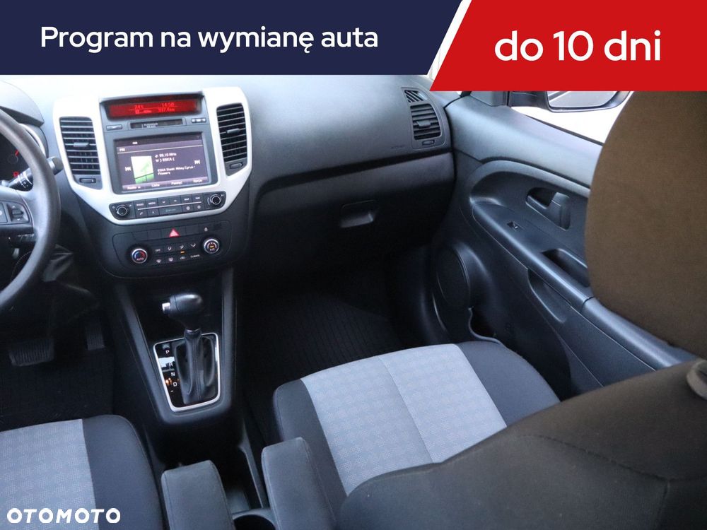 Kia Venga - 10