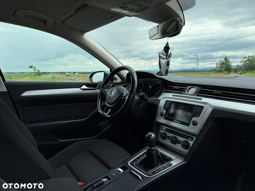 Volkswagen Passat 2.0 TDI BMT Comfortline - 28