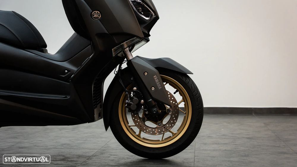 Yamaha X-Max 300 Tech Max - 10