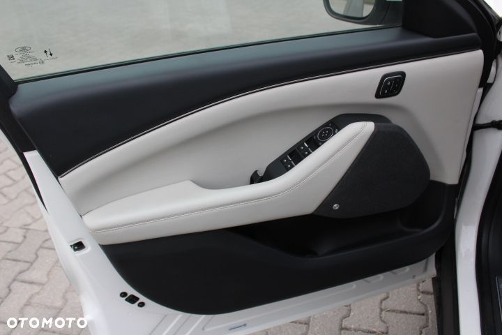 Ford Mustang Mach-E AWD PREMIUM - 24