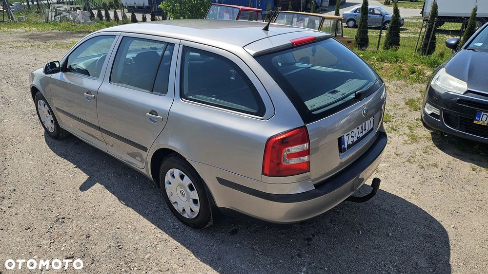 Skoda Octavia 1.6 FSI Ambiente - 7