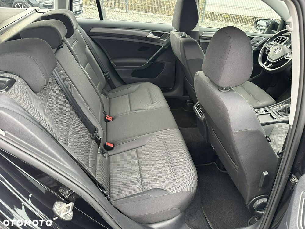 Volkswagen Golf - 27