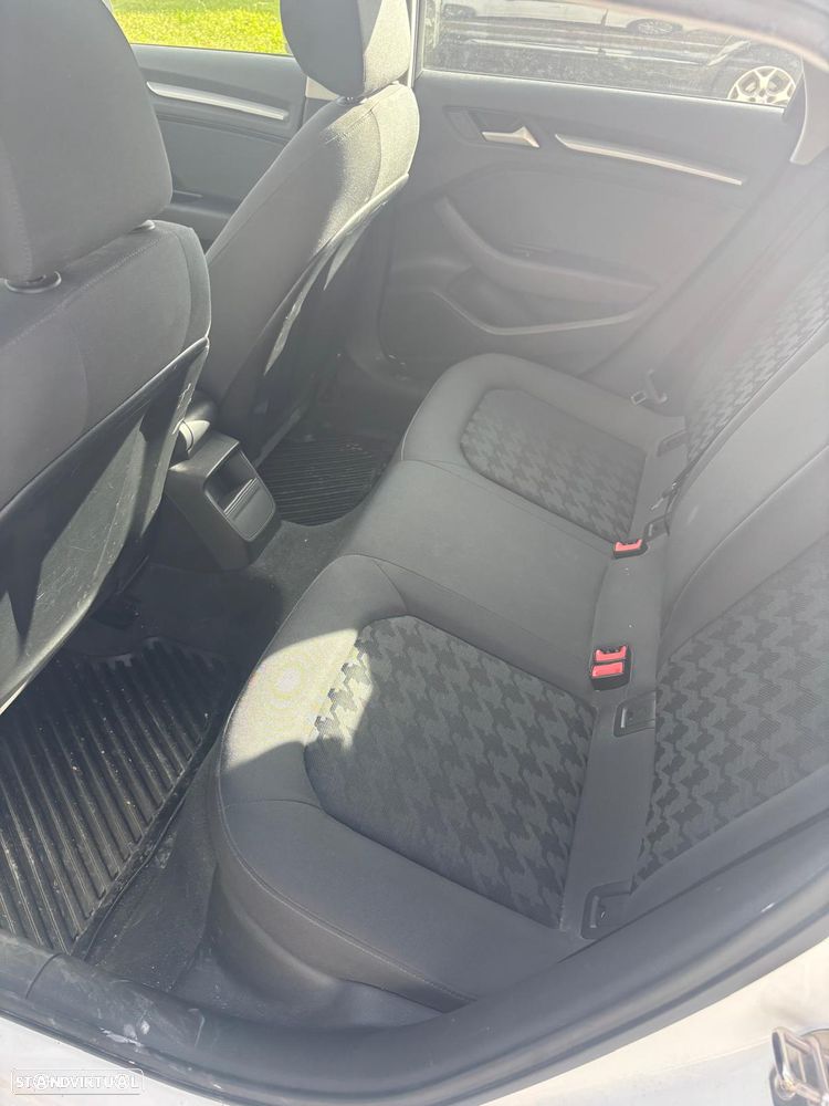 Audi A3 Sportback 1.6 TDI Attraction Ultra - 12