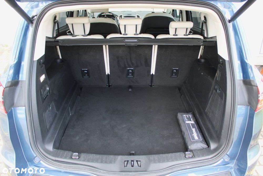 Ford S-Max - 11